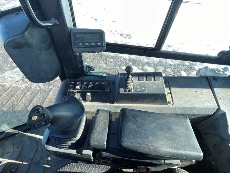 2011-caterpillar-d6k-image-29