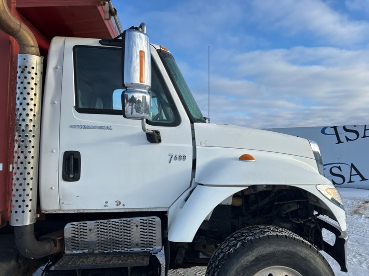 2005-international-7600-image-15