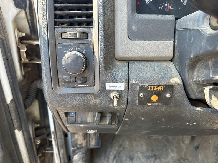 #1065-•-2013-ram-5500-heavy-duty-service-truck-image-28