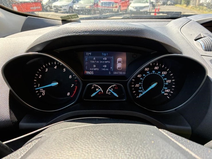 2015-ford-escape-se-image-16