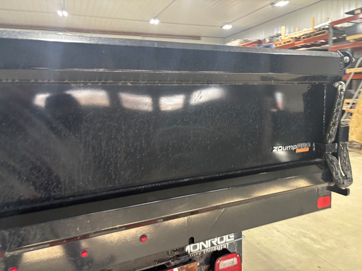 2022-ford-f550-sd-image-56