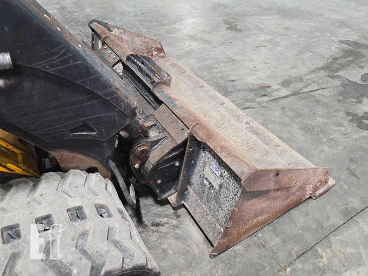 2020-jcb-3ts-8t-image-11