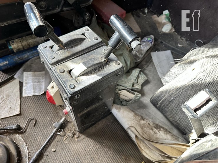 1991-freightliner-fld120-image-42