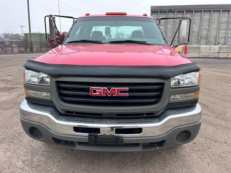 2003-gmc-3500-image-8