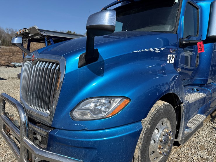 #2199-•-2020-international-a26-sleeper-cab-truck-tractor-image-9