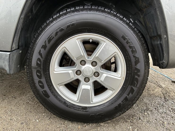 2012-jeep-liberty-image-8