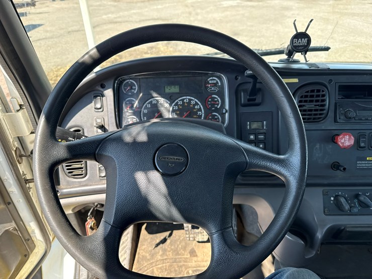 #1070-•-2012-freightliner-boom/crane-truck-image-52