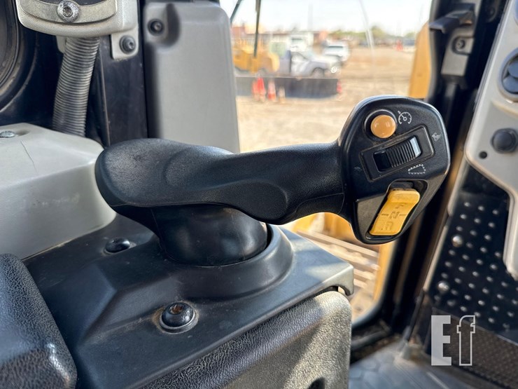 2016-caterpillar-d6t-lgp-image-22