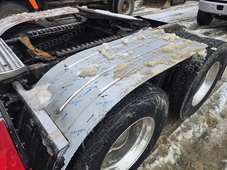 peterbilt-579-image-25