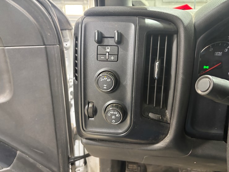 #2331-•-2022-chevrolet-5500-hd-flatbed-truck-image-49