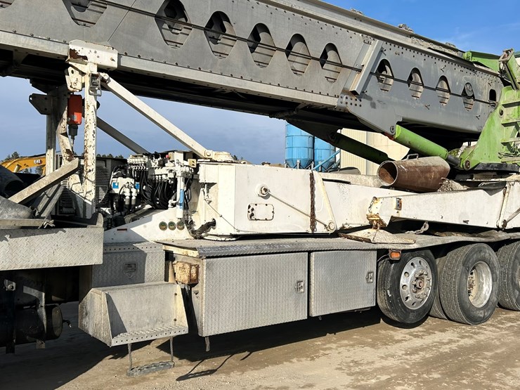 #2237-•-2006-mack-tri-axle-concrete-placement-truck-image-12