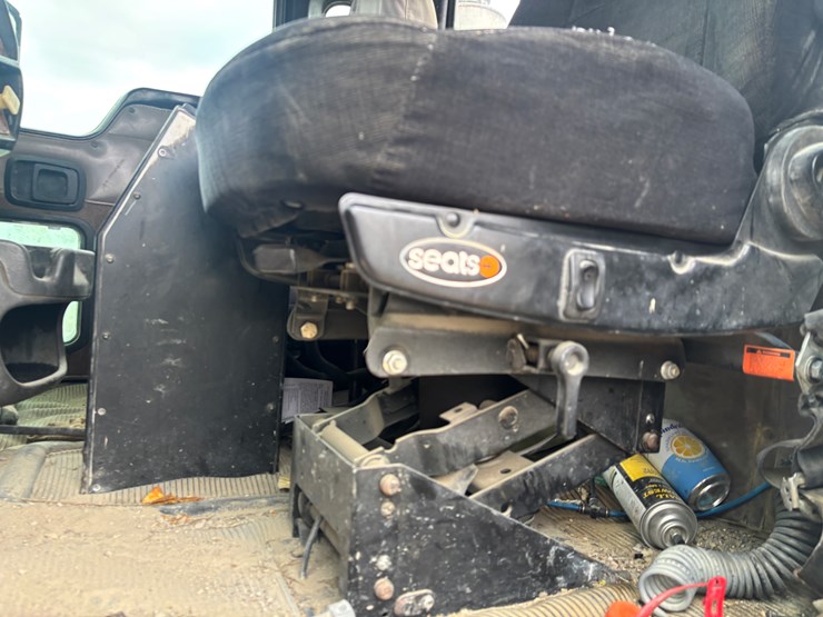 2004-kenworth-w900-image-46