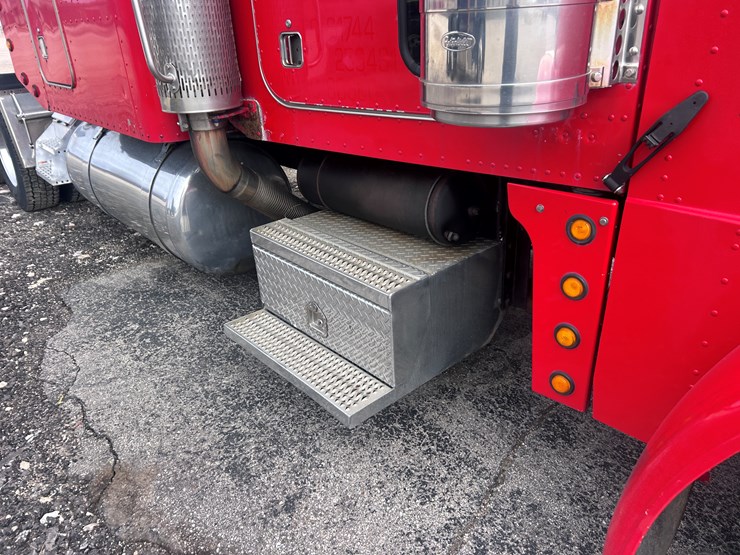 1998-peterbilt-379-image-22