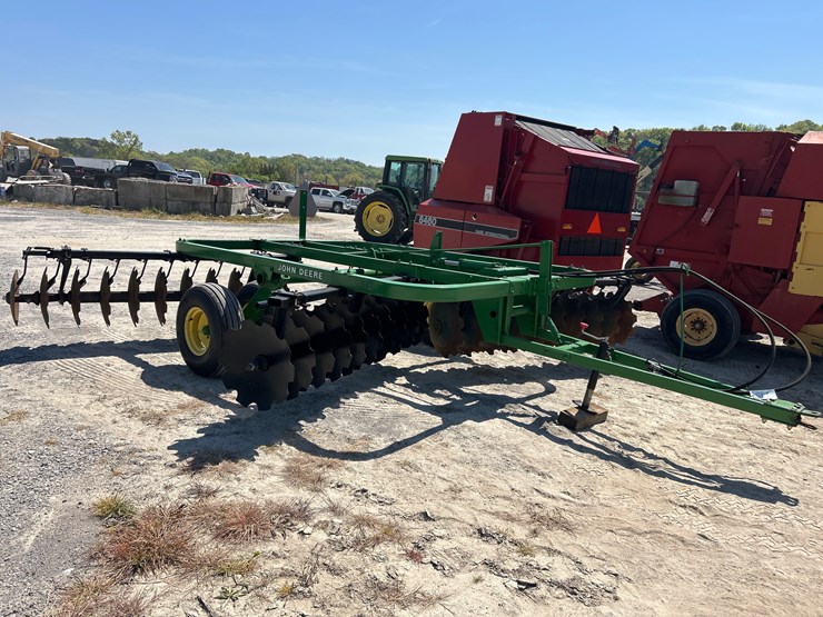 john-deere-210-image-3