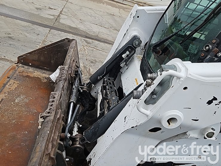 2019-bobcat-t740-image-16