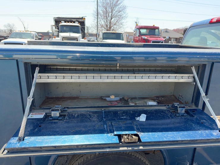 2017-chevrolet-silverado-2500hd-image-19