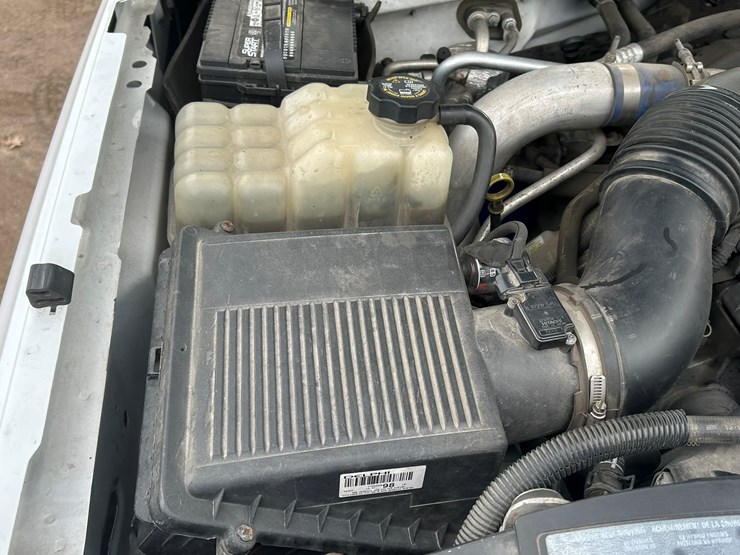 2004-chevrolet-3500-image-46