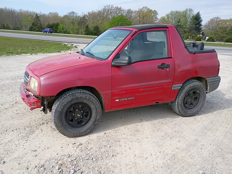 2000-chevrolet-tracker-image-2