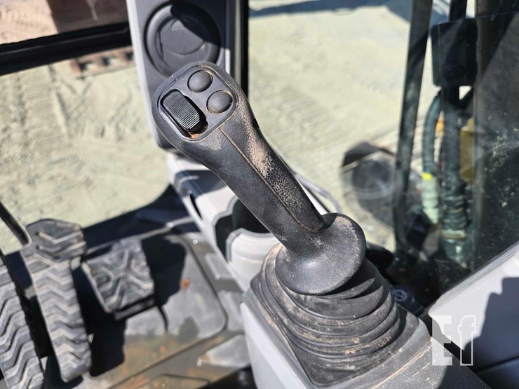 2019-caterpillar-325flcr-image-17