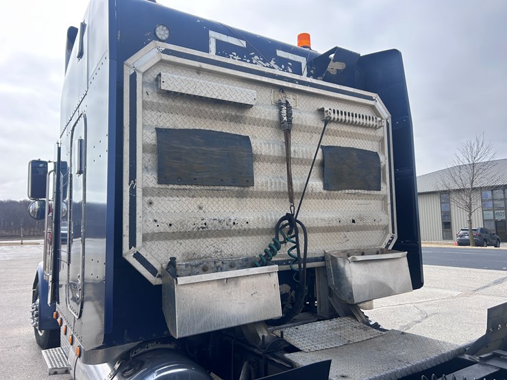 2000-peterbilt-379-image-20