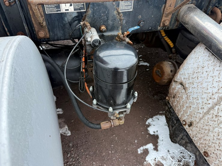 2011-kenworth-t800-image-18