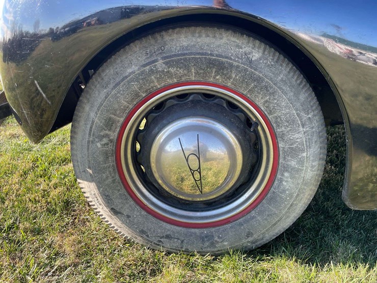 1938-ford-two-door-deluxe-sedan---original-car!-image-28