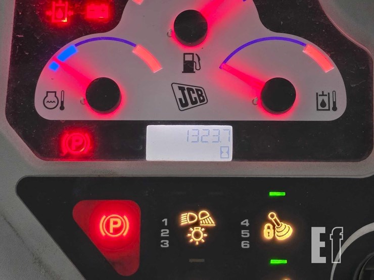 2021-jcb-3ts-8t-image-20