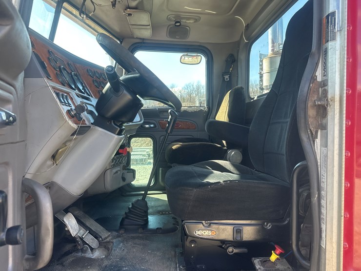 2008-peterbilt-386-image-25