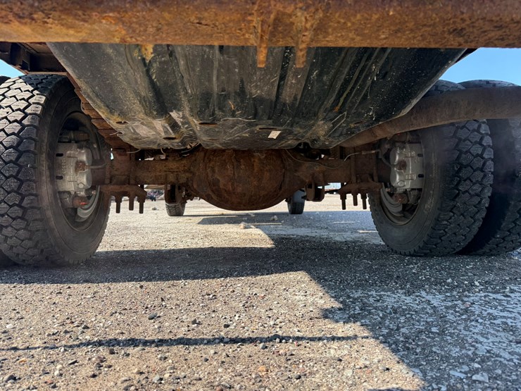 2011-ford-f550-xl-image-25