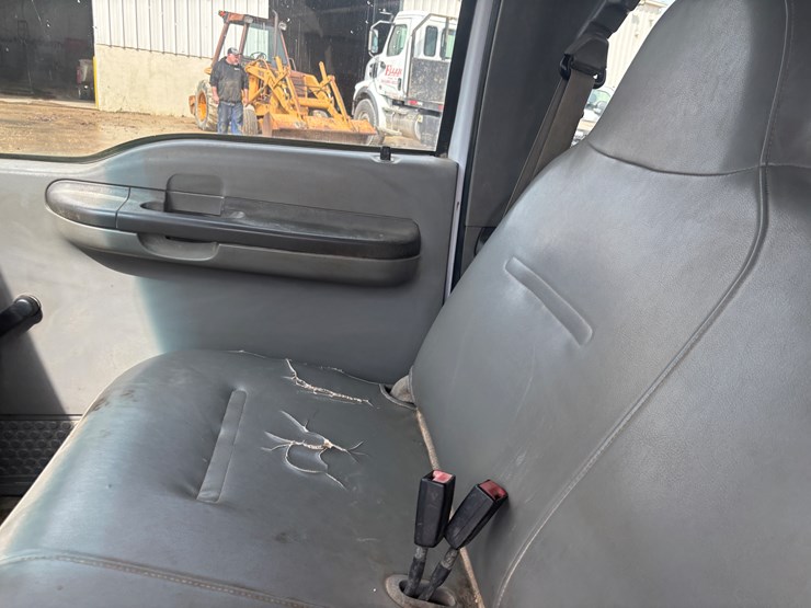 2004-ford-f450-image-34