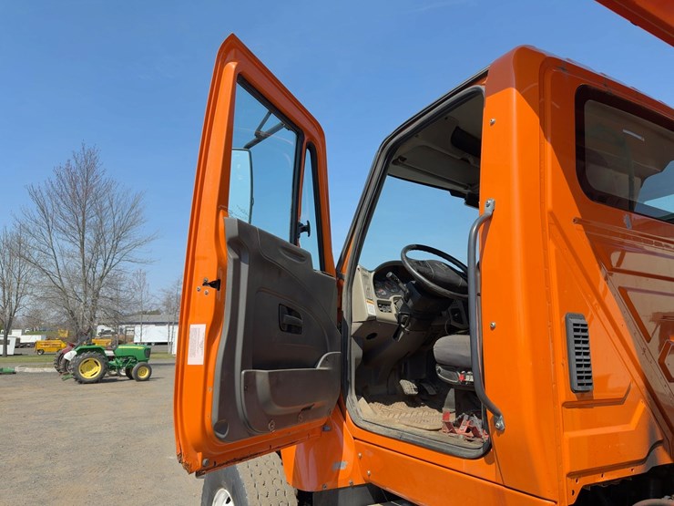 2012-international-7600-image-22