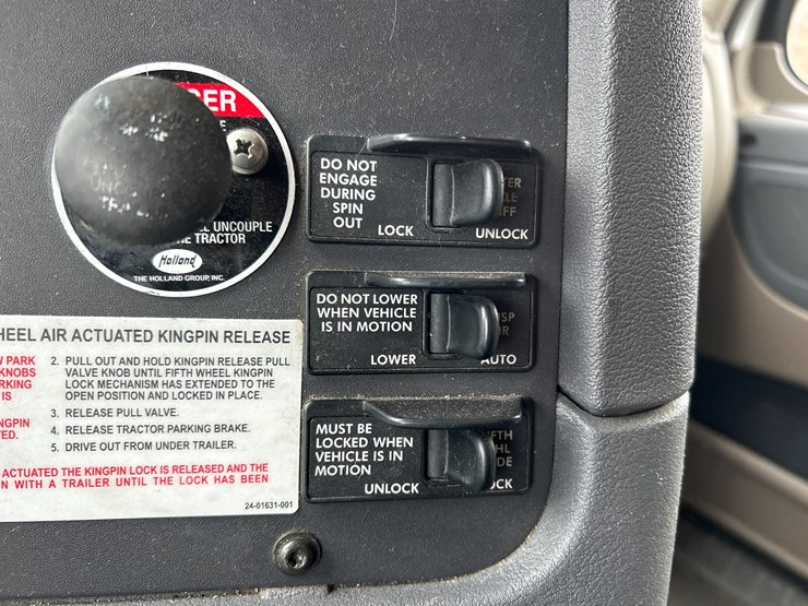 2017-massey-ferguson-8-image-64