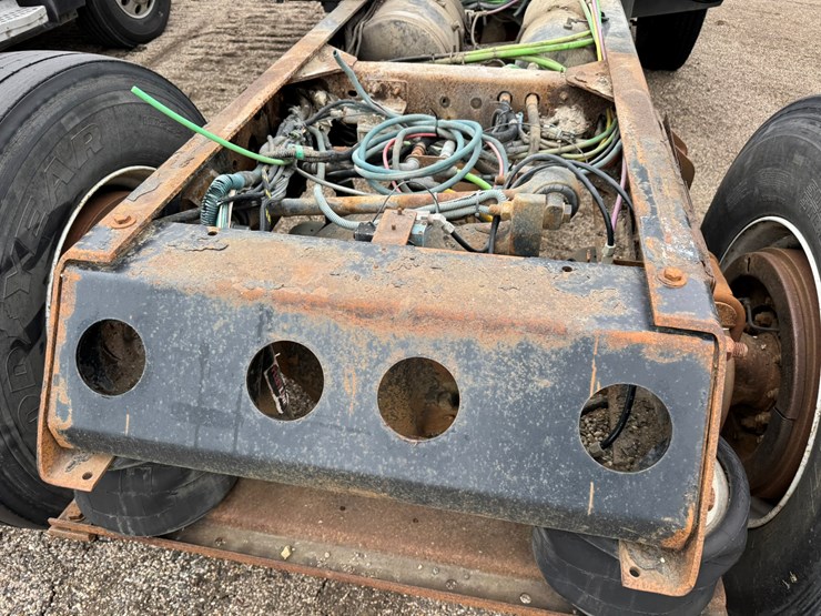 2005-gmc-t7500-image-22