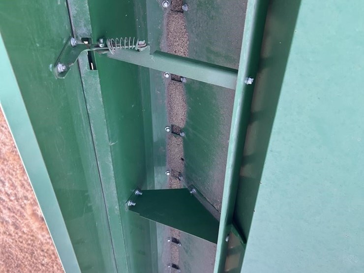 2004-john-deere-1590-image-35