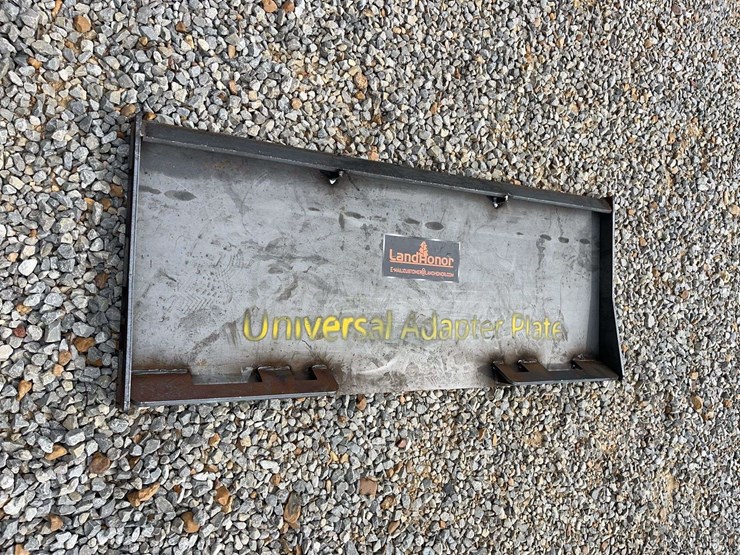 land-honor-skid-steer-universal-adapter-plate-image-2