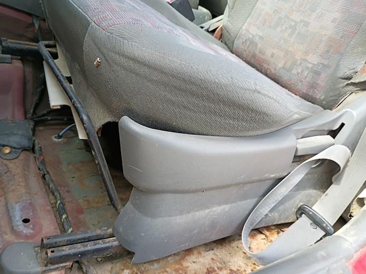 2000-chevrolet-tracker-image-32