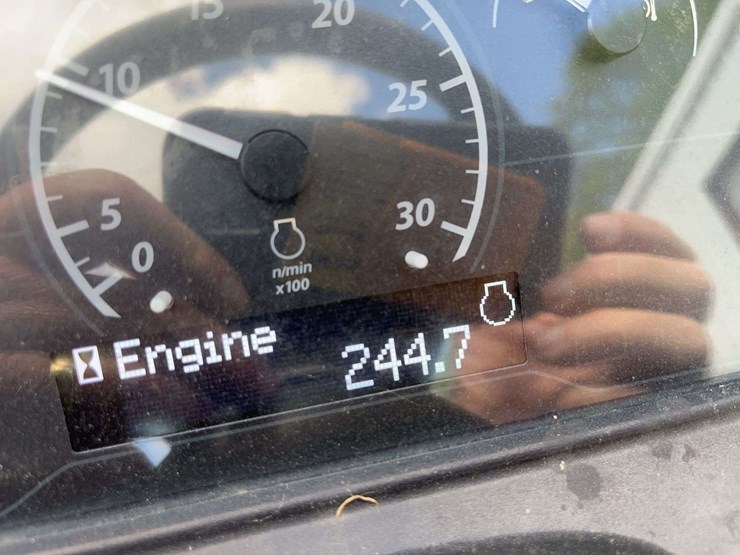 2021-john-deere-3032e-image-3