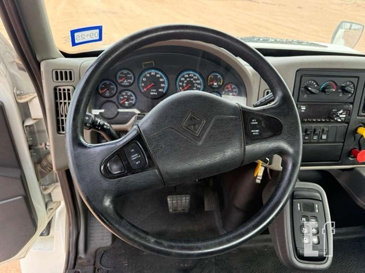 2018-international-durastar-4400-image-15