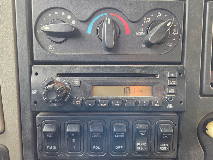 2012-international-7600-image-61