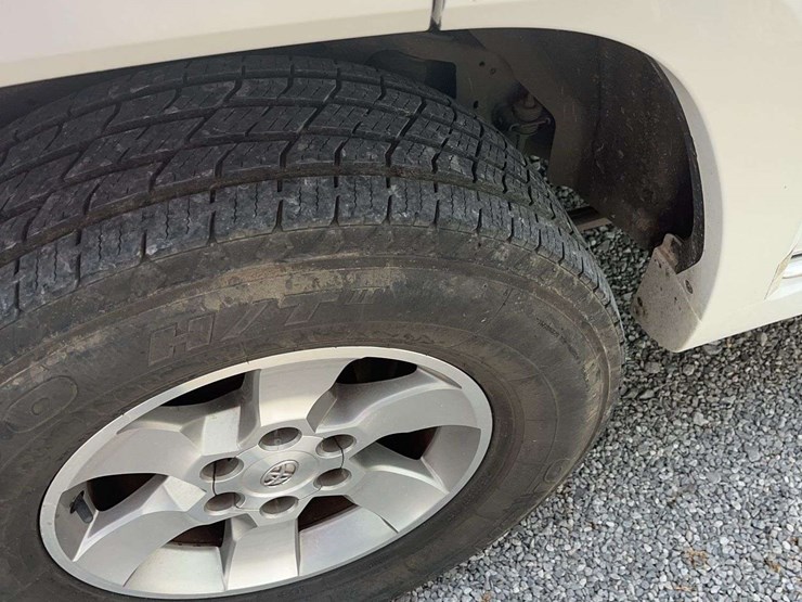 2013-toyota-4-runner-image-14