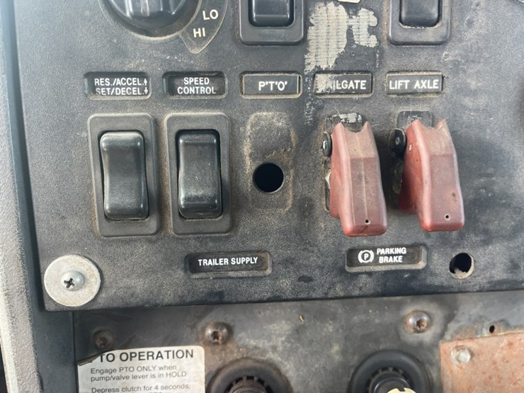 #1556-•-1999-mack-e7-460-day-cab-truck-tractor-image-45