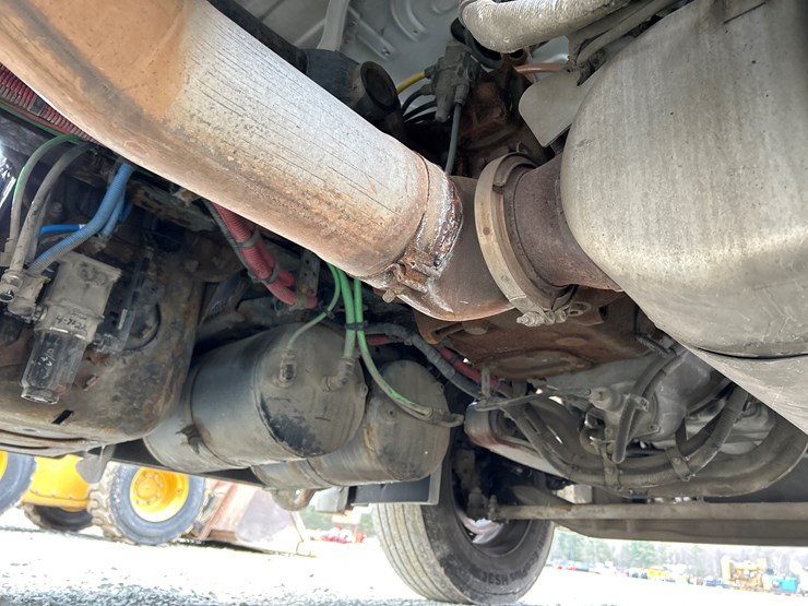 2017-massey-ferguson-8-image-34