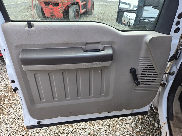 2008-ford-f550-image-43