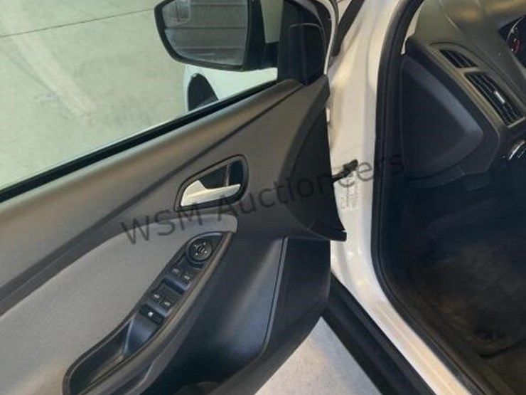 2014-ford-focus-se-sdn-image-23