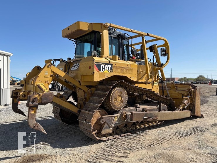2011-caterpillar-d6t-image-3