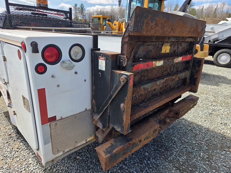 2003-chevrolet-3500-image-25