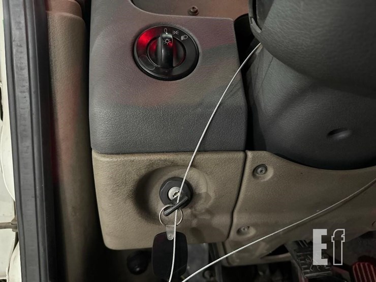 2014-freightliner-cascadia-125-image-19