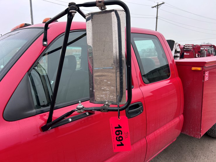 2003-gmc-3500-image-12