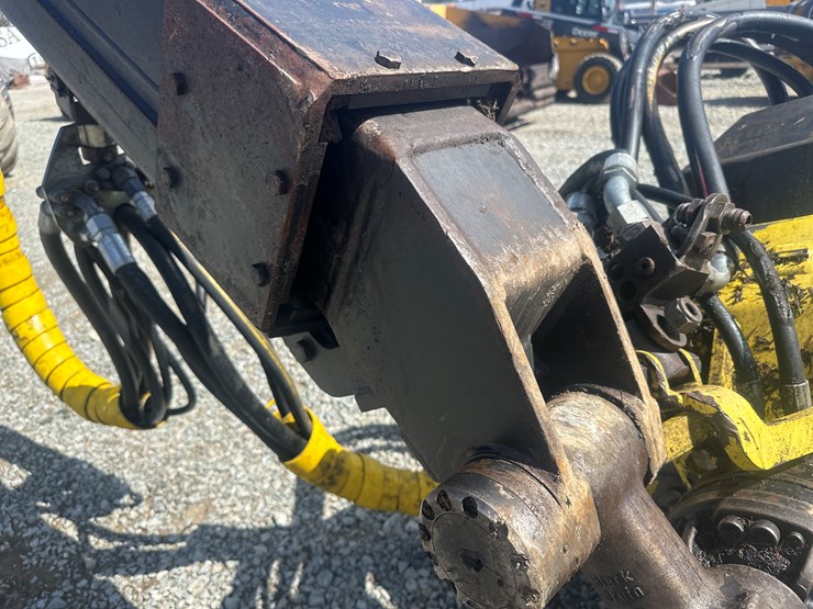 2011-deere-1270e-image-54