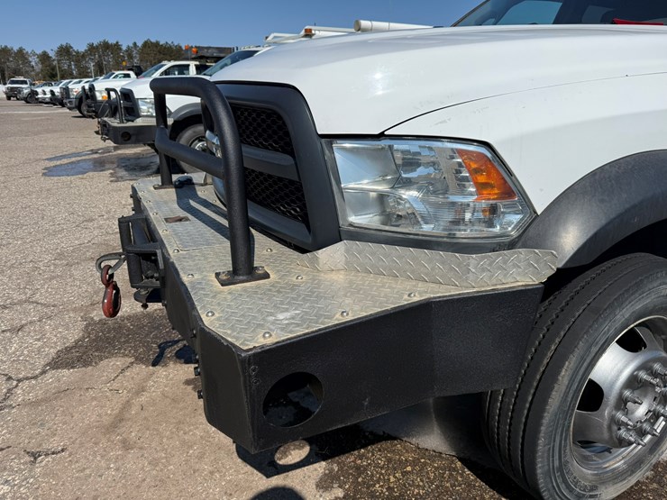 #1061-•-2016-ram-5500-heavy-duty-service-truck-image-4